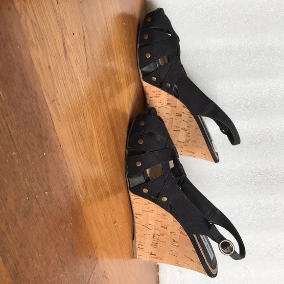 Black canvas w/ rivets Steve Madden cork wedges 8M - Picture 2 of 4